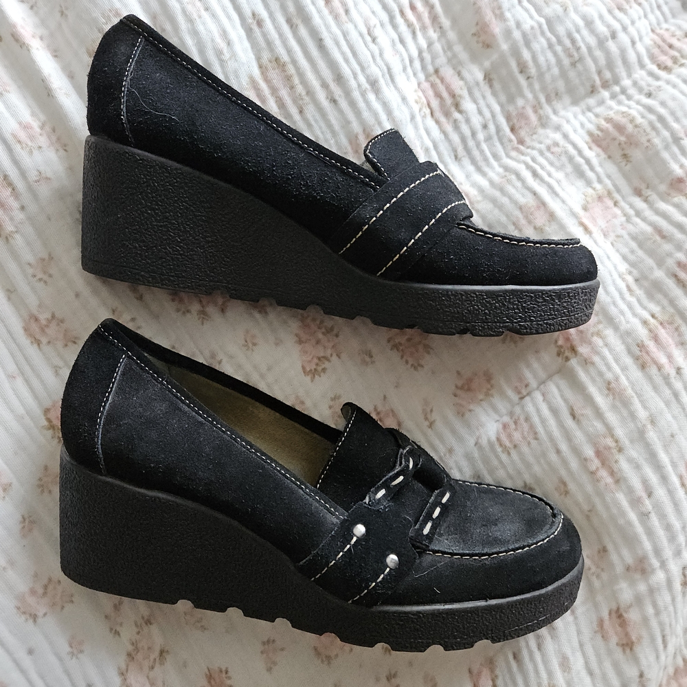 AEROSOLES Black Wedge Loafers